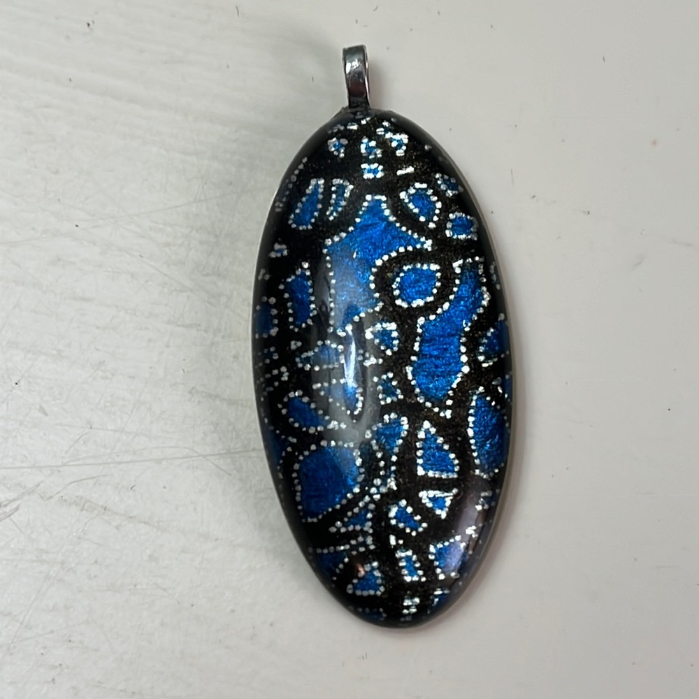 Pd5. Blue and black oval pendant.